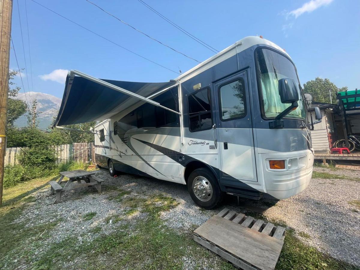 ホテルRundle Mountain Rv Park キャンモア エクステリア 写真