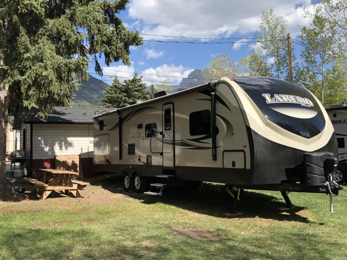 ホテルRundle Mountain Rv Park キャンモア エクステリア 写真