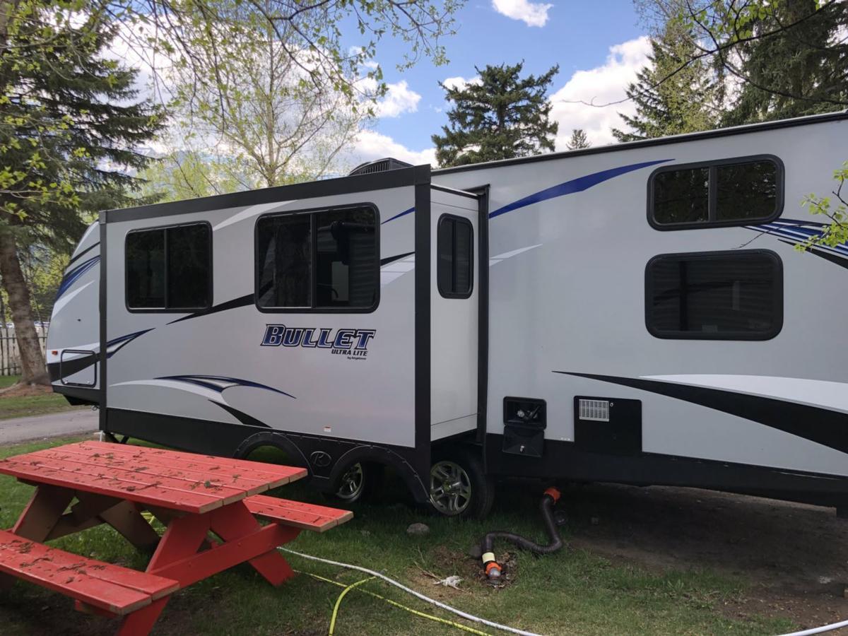 ホテルRundle Mountain Rv Park キャンモア エクステリア 写真