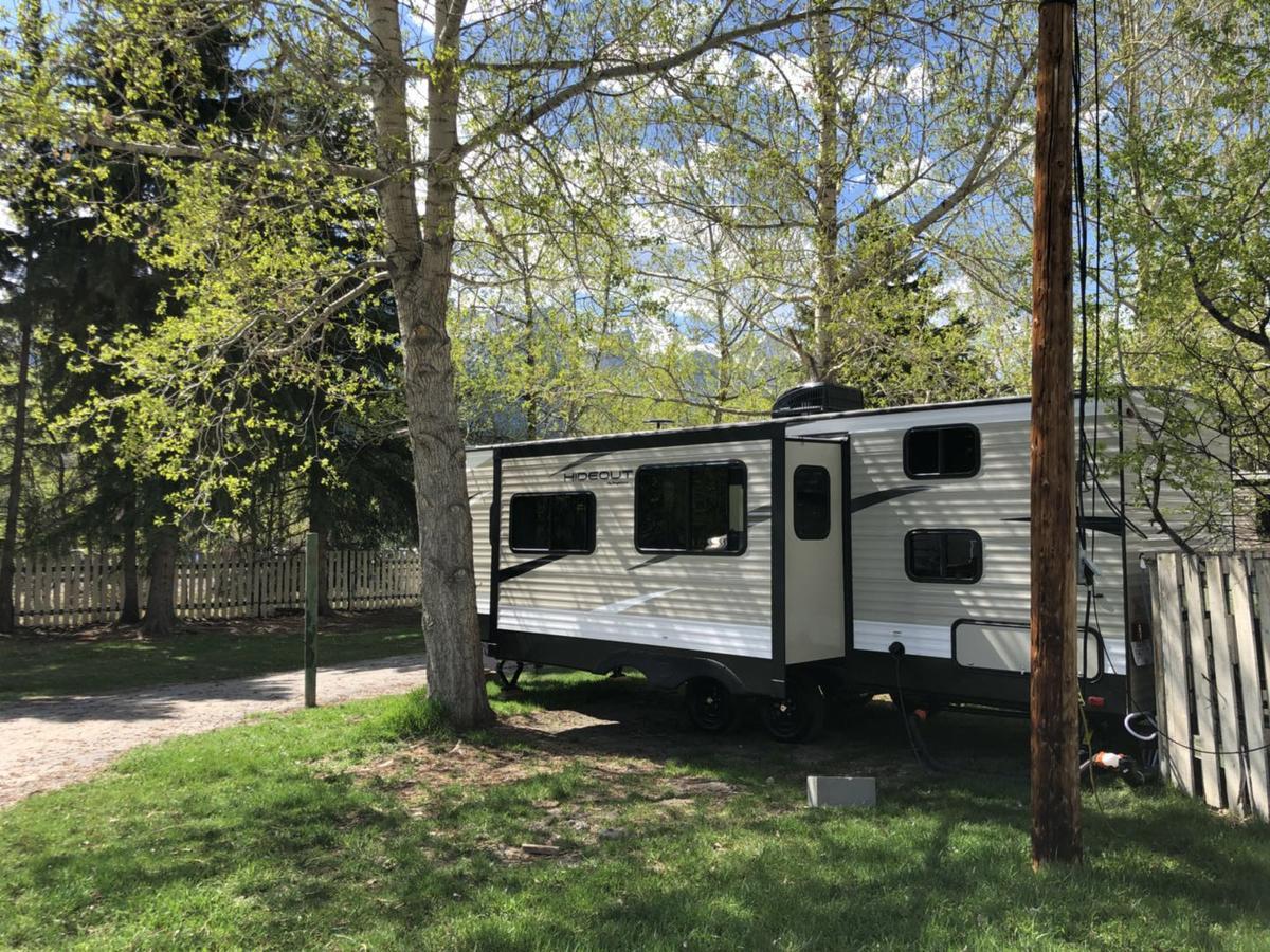 ホテルRundle Mountain Rv Park キャンモア エクステリア 写真