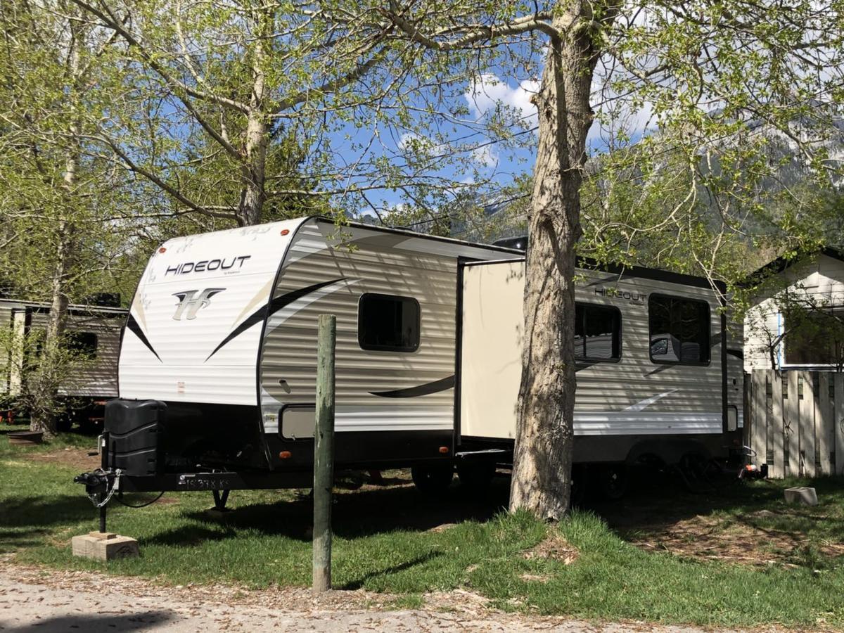 ホテルRundle Mountain Rv Park キャンモア エクステリア 写真