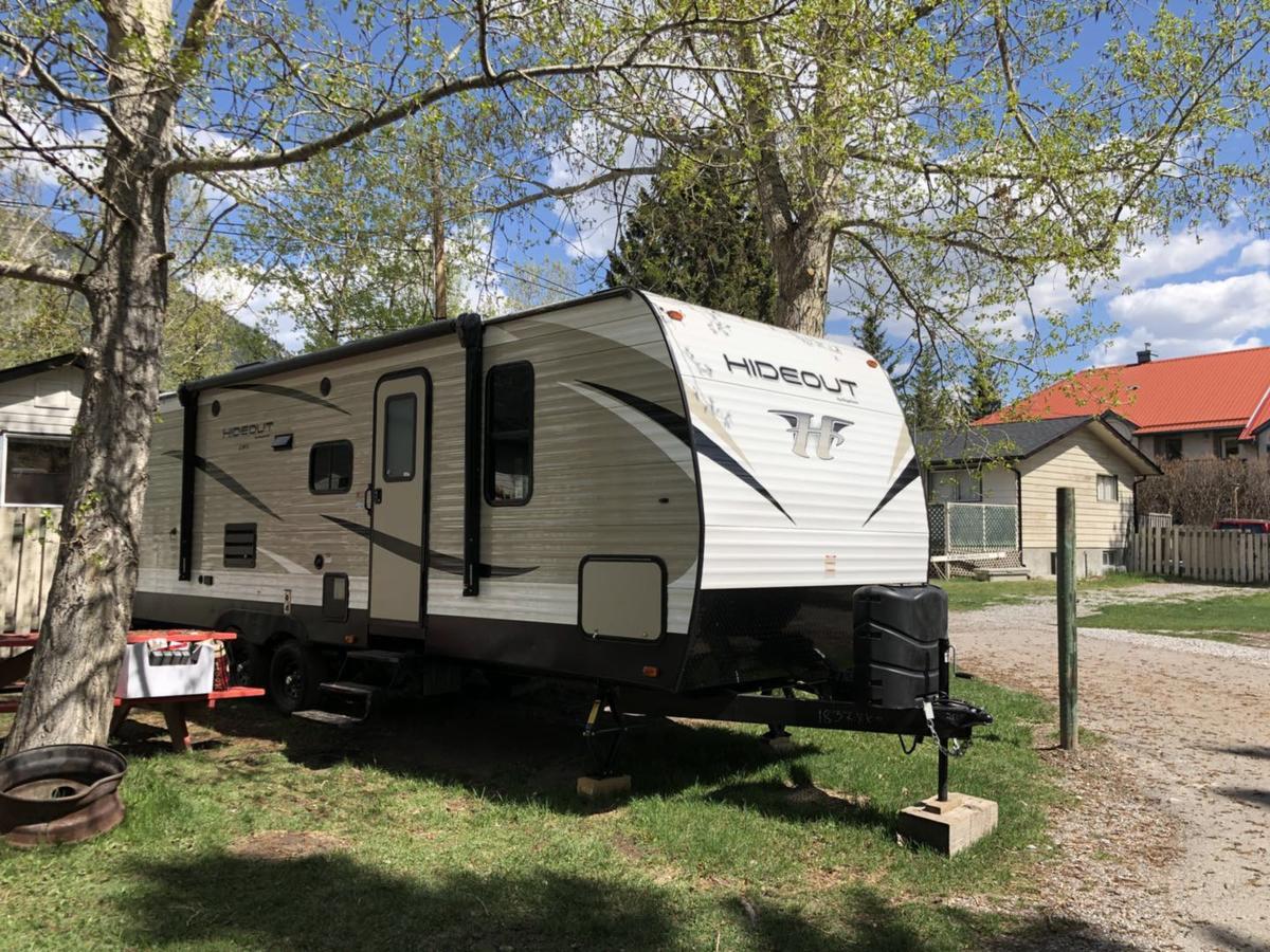 ホテルRundle Mountain Rv Park キャンモア エクステリア 写真
