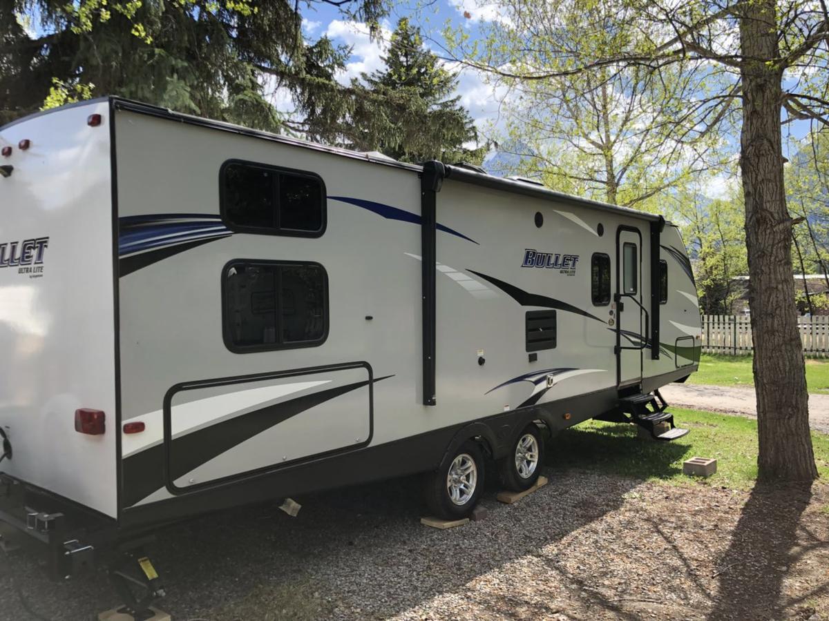 ホテルRundle Mountain Rv Park キャンモア エクステリア 写真