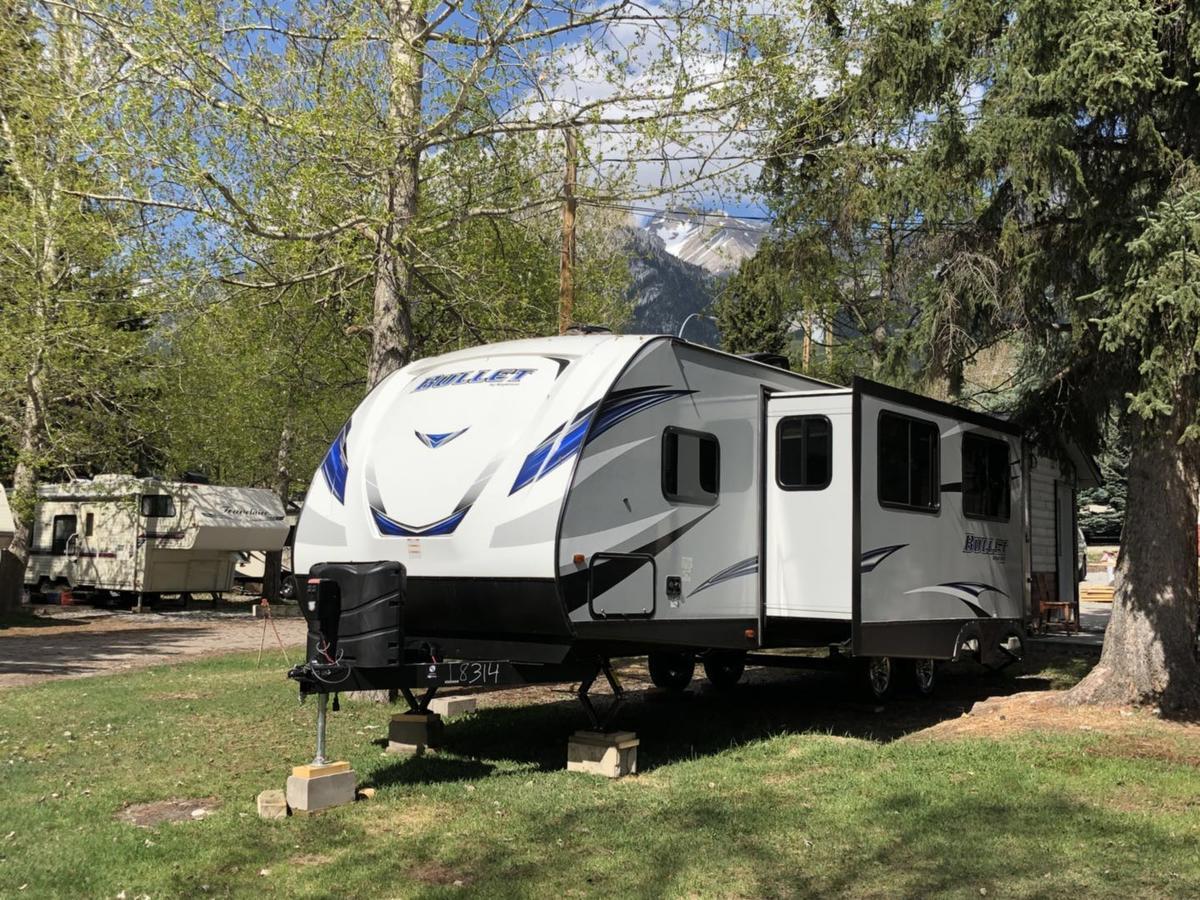 ホテルRundle Mountain Rv Park キャンモア エクステリア 写真