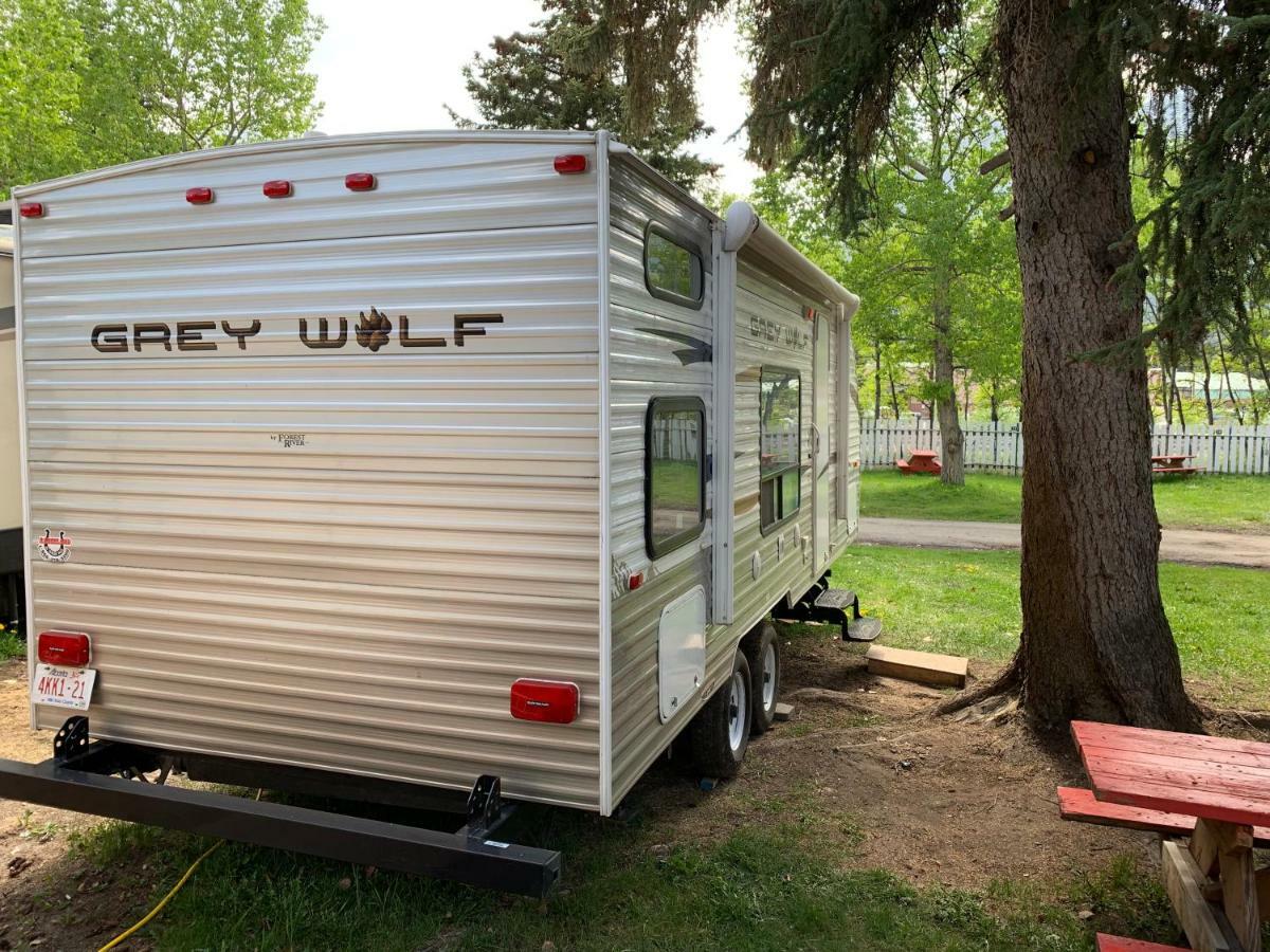 ホテルRundle Mountain Rv Park キャンモア エクステリア 写真