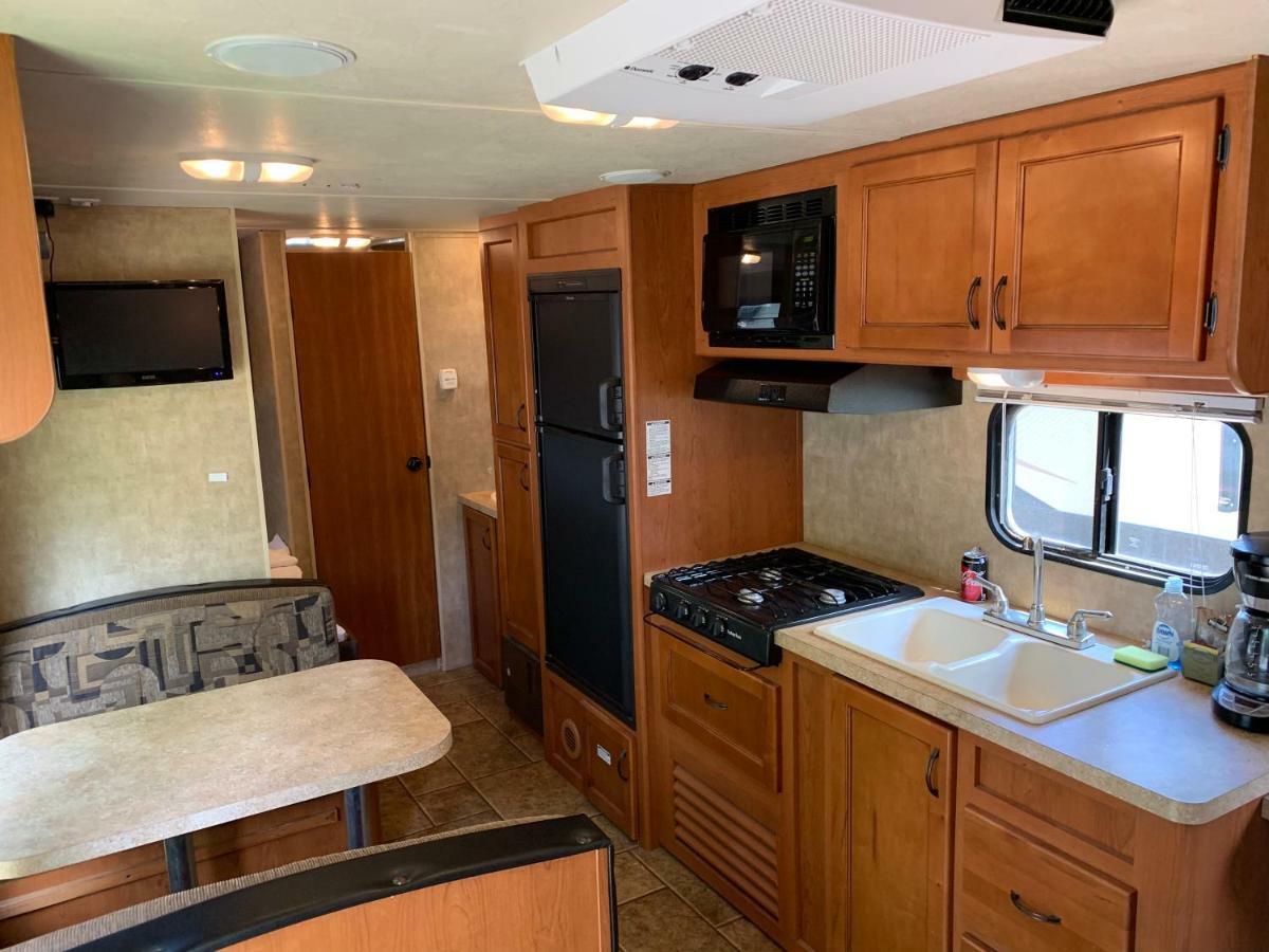 ホテルRundle Mountain Rv Park キャンモア エクステリア 写真